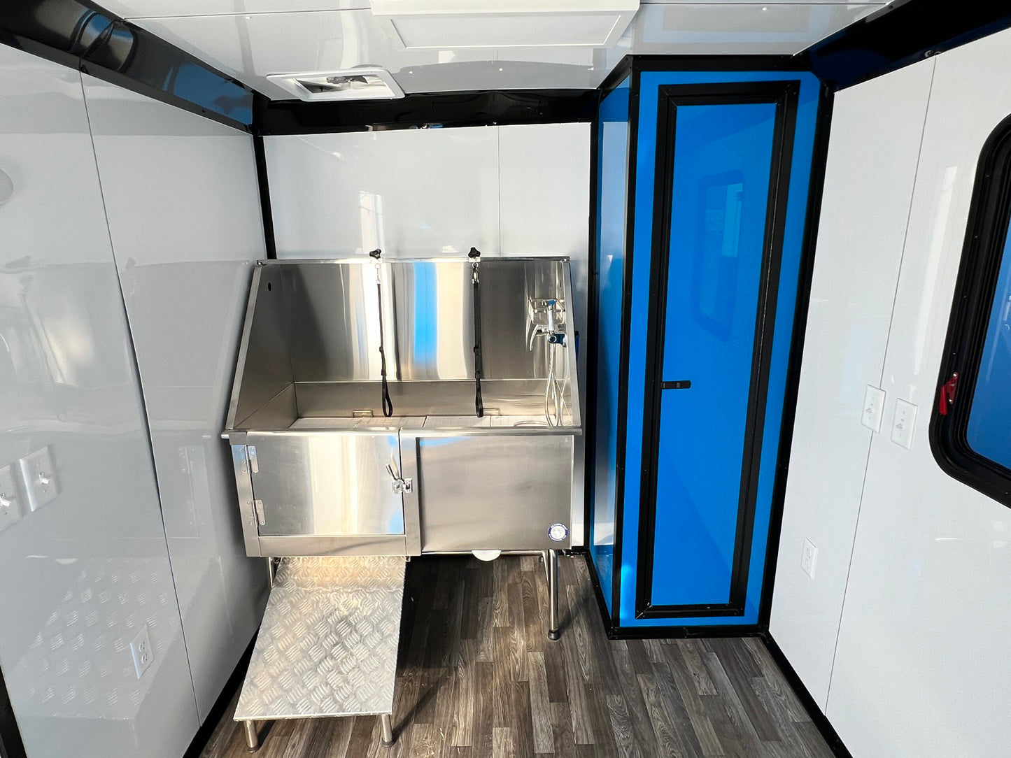 Affordable Mobile Dog Grooming Trailers