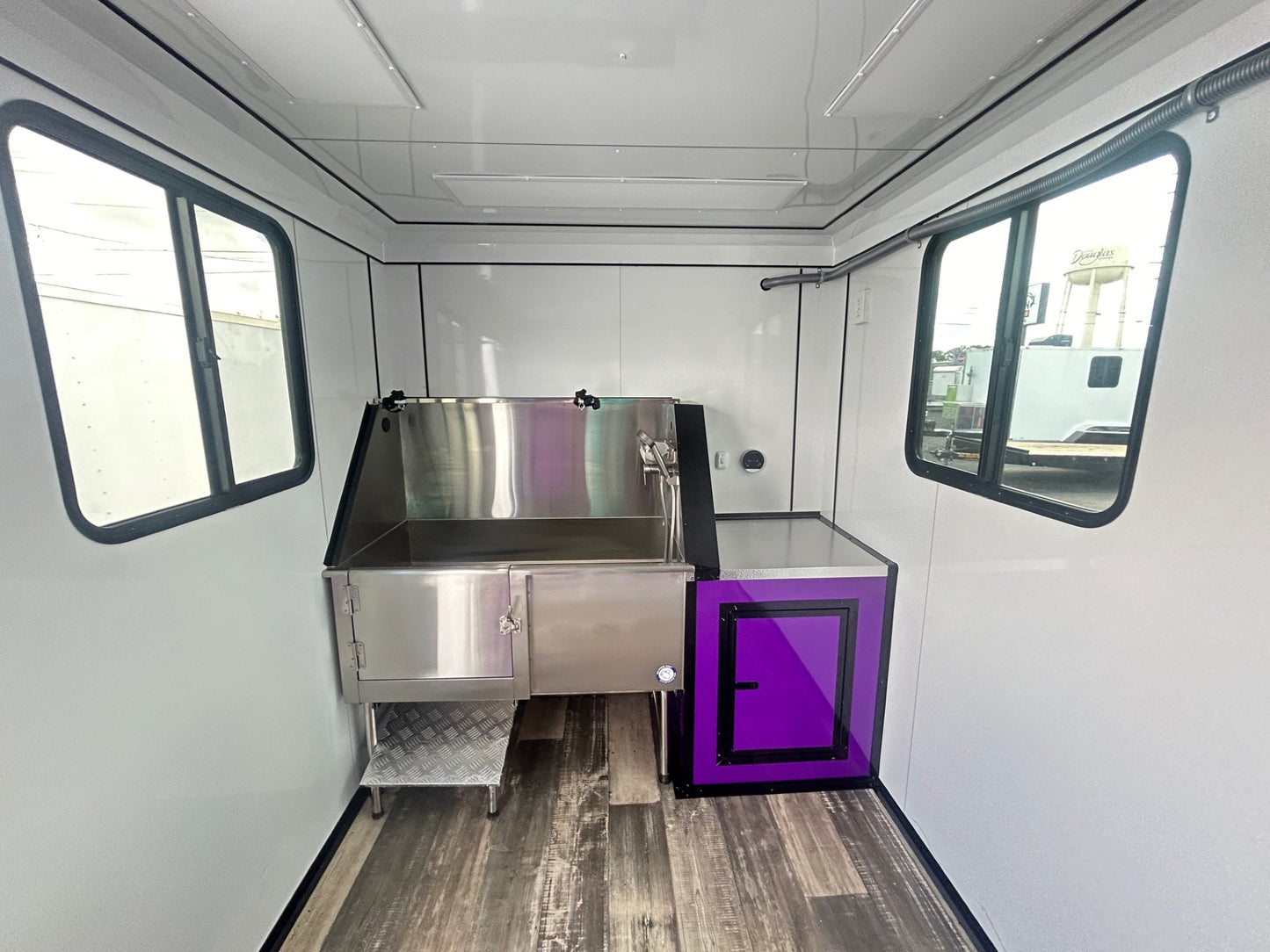 Professional Mobile Dog Grooming Trailers